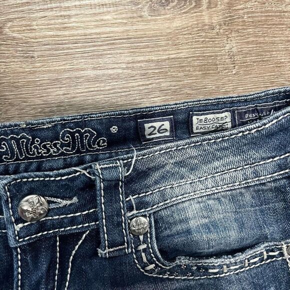 Miss Me Easy Capri Dark Wash Flap Pockets Embellished Size 26 - Picture 3 of 6